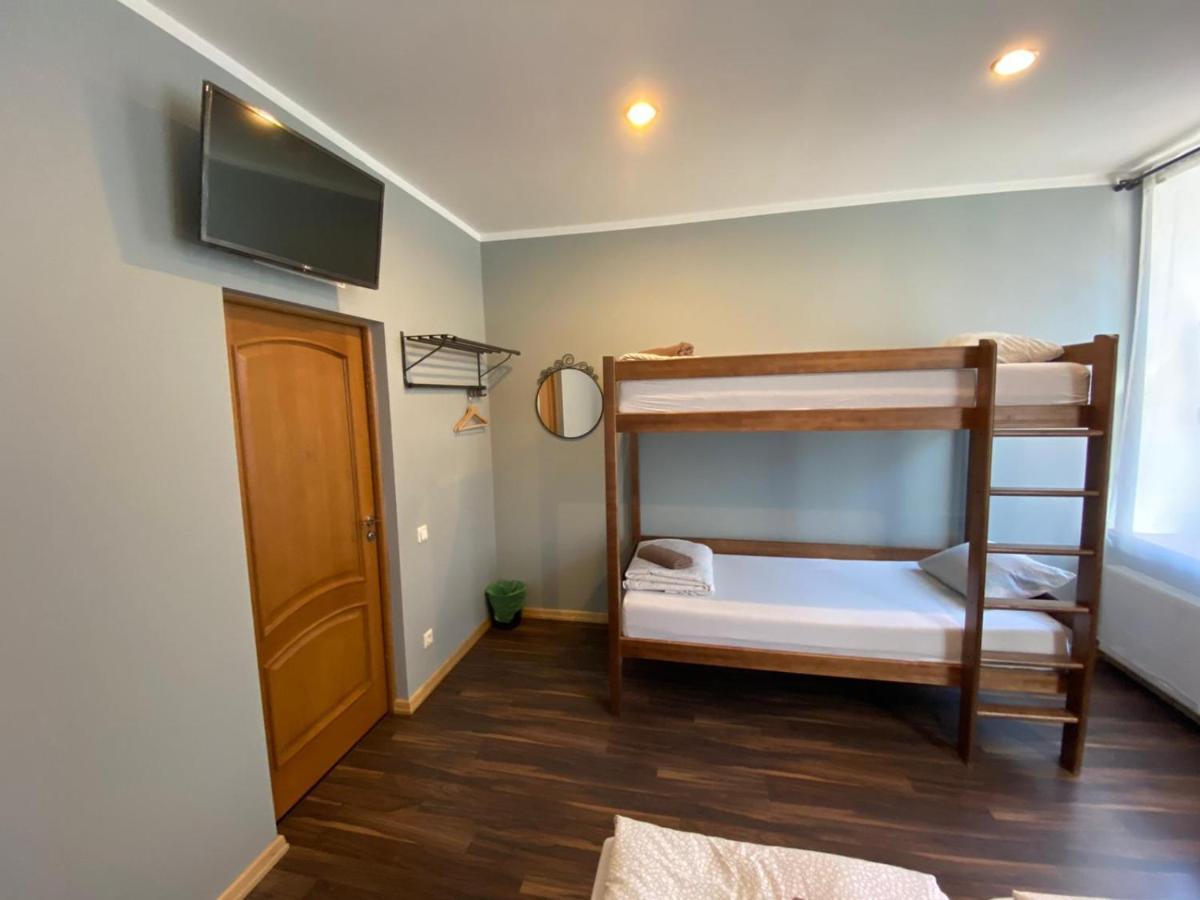 Economy Quadruple Room with Shared Bathroom and Shared Kitchen Nr. 5